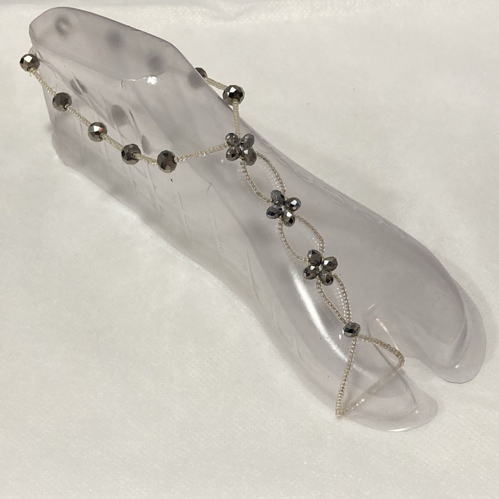Hand Made Smokey Silver Beaded Stretch Daisy Ankle Bracelet